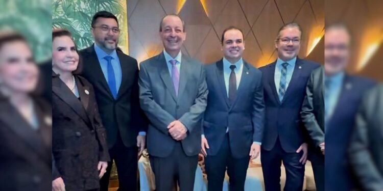 Wilson, Omar e Cidade aparecem juntos em evento do TCE-AM e alimentam especulações políticas