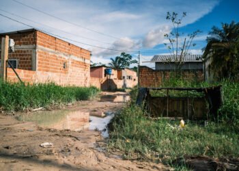 Ruas sem asfalto e prejuízos