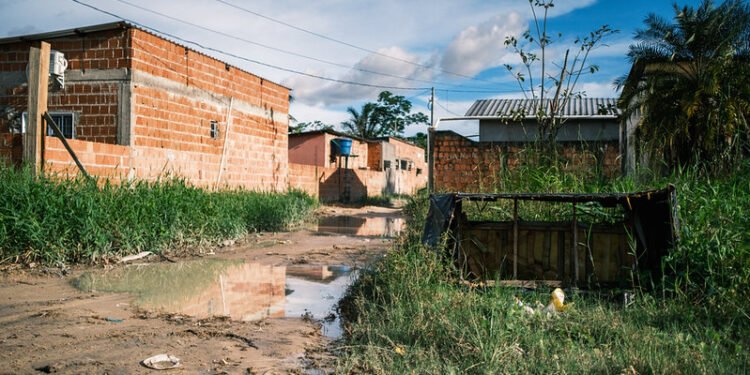 Ruas sem asfalto e prejuízos