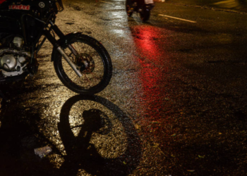 Seta para a direita, curva para a esquerda manobra irregular causa acidente em avenida de Manaus