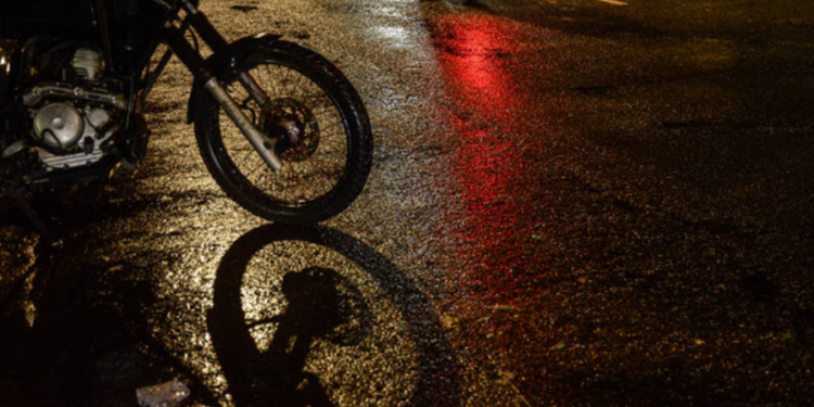 Seta para a direita, curva para a esquerda manobra irregular causa acidente em avenida de Manaus