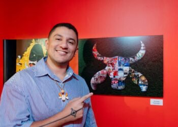 Amazonense Victor Israel leva homenagem aos bois de Parintins ao Museu da Imagem e do Som, em São Paulo