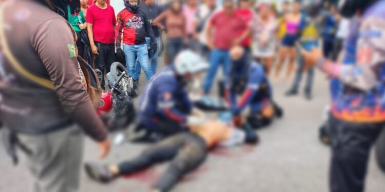Motociclista fica ferido após colidir com ônibus na zona Norte de Manaus