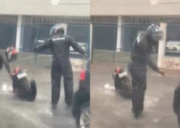 Buraco na pista ‘engole’ motocicleta durante chuva em Manaus