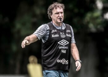 Santos anuncia Cuca como novo treinador após saída de Vojvoda
