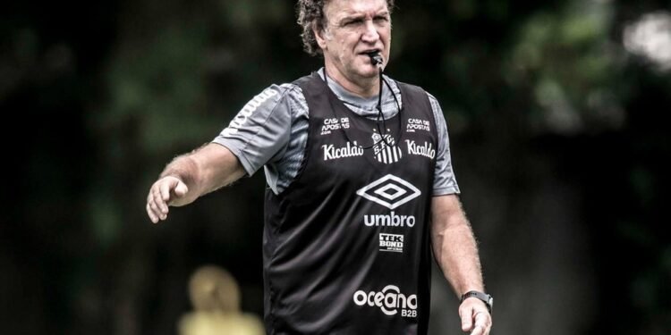 Santos anuncia Cuca como novo treinador após saída de Vojvoda