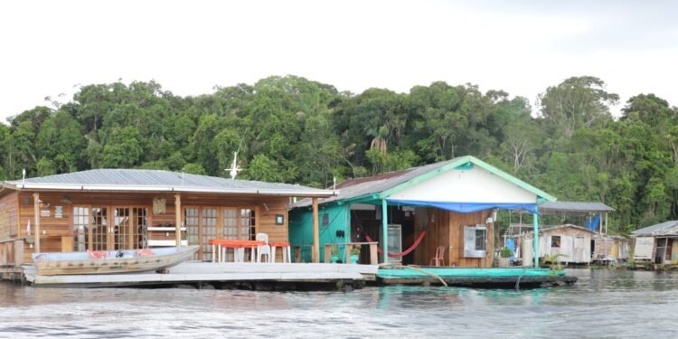 TJAM suspende ordem de retirada de flutuantes no Tarumã-Açu