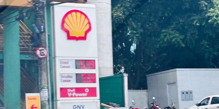 Gasolina sobe novamente e chega a R$ 7,59 em Manaus