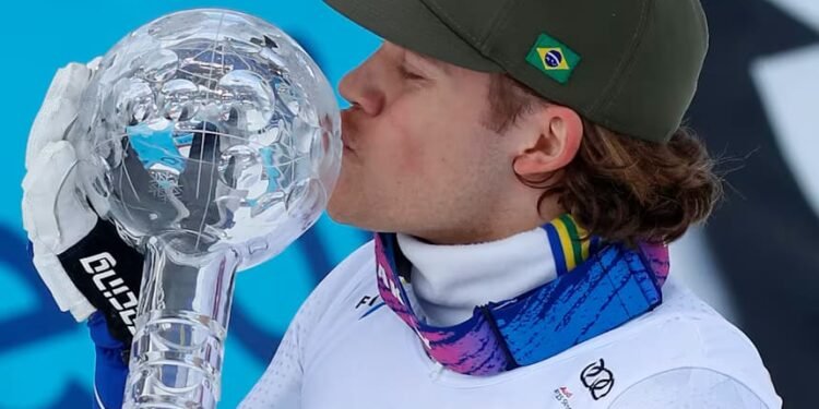 Lucas Pinheiro conquista globo de cristal inédito para o Brasil na Copa do Mundo de esqui