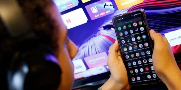 Nova lei sobre uso de redes por menores exige responsabilidade compartilhada, dizem especialistas