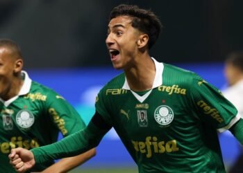 Vitor Reis, ex-Palmeiras, é convocado para a Seleção Brasileira