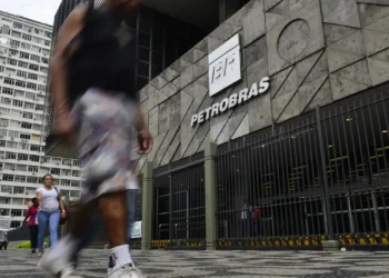 Petrobras diz que está entregando todo o combustível produzido