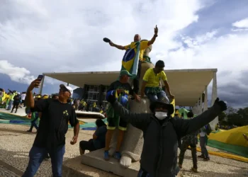 Argentina concede refúgio permanente a condenado pelo 8 de janeiro