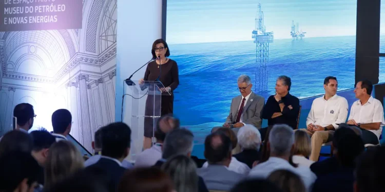 Petrobras suspendeu leilão de combustíveis para reavaliar estoques