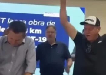 deputado-comemora-licitacao