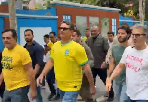 flavio-bolsonaro-ato-lula