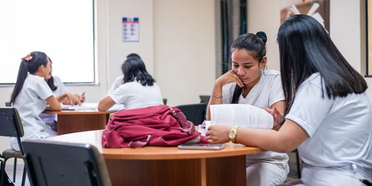 Apenas 16,7% dos brasileiros têm ensino superior; no Amazonas, índice é ainda mais baixo, diz IBGE