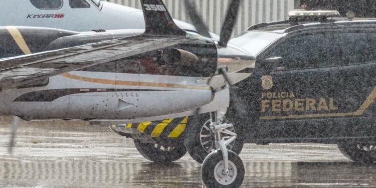 Vorcaro chega a Brasília em voo da PF e vai para presídio federal