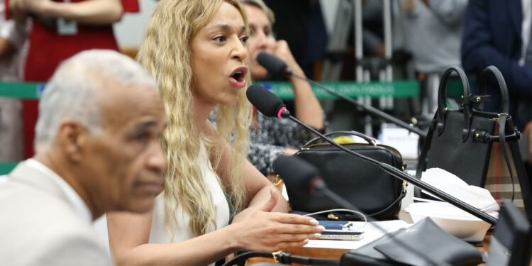 MPF pede condenação de Ratinho e SBT por falas contra Erika Hilton 