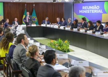 Saiba quais ministros deixam os cargos para disputar as eleições