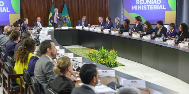 Saiba quais ministros deixam os cargos para disputar as eleições