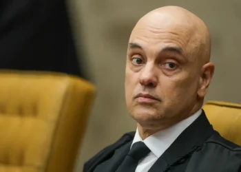 Moraes aumenta restrição para voos de drones na casa de Bolsonaro
