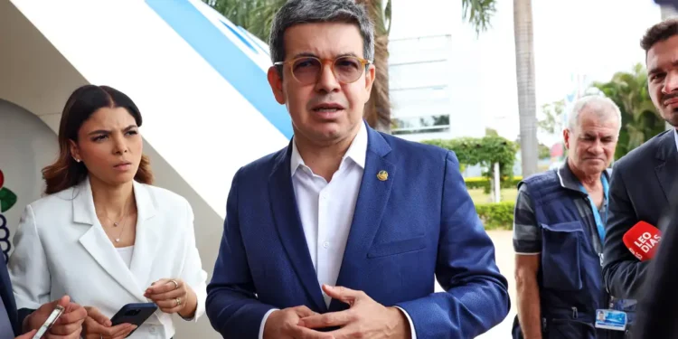 Randolfe Rodrigues afirma que governo deve indicar outro nome para STF