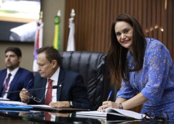 Profª Jacqueline assume vaga na Aleam pela segunda vez e terá direito a voto em eleição para governador
