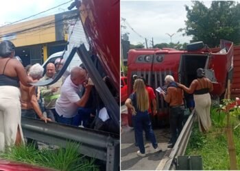 Carreta tomba e motorista fica preso às ferragens