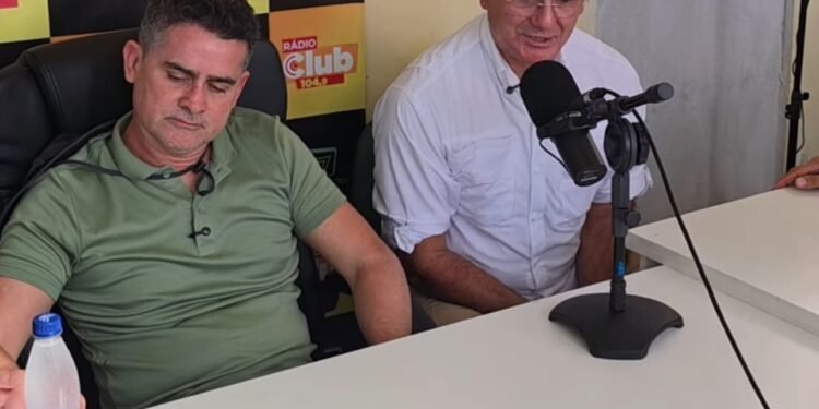 David Almeida ao lado de Coronel Menezes durante agenda institucional em Manacapuru - (Foto: Reprodução/Instagram)