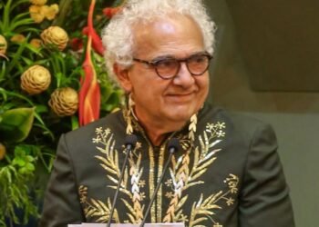 Escritor amazonense Milton Hatoum toma posse na ABL