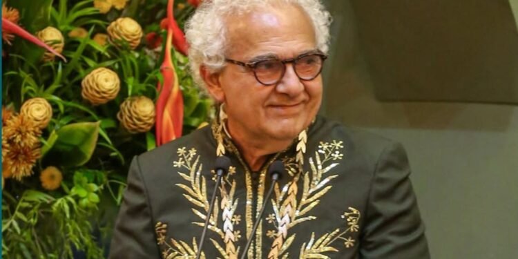 Escritor amazonense Milton Hatoum toma posse na ABL