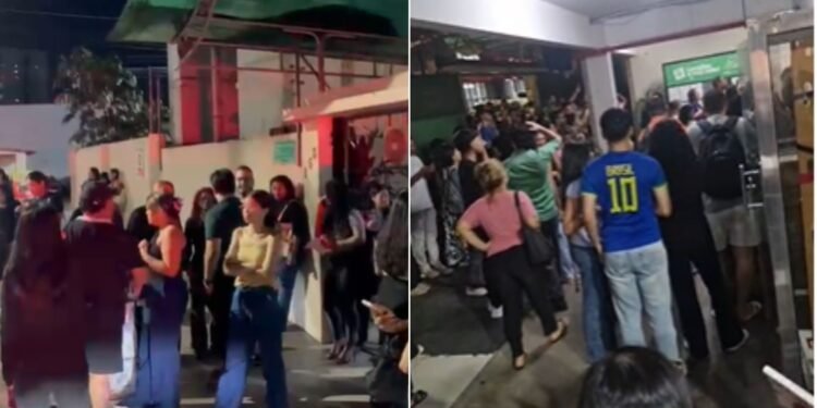 Estudantes protestam após impedimento de entrada em faculdade