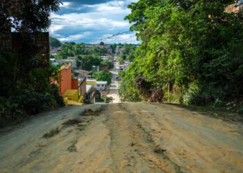 Fala Manaus moradores do Campos Sales denunciam 16 anos de descaso e ruas intransitáveis