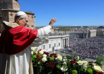Papa Leão XIV celebra Páscoa no Vaticano e manda recado em português 