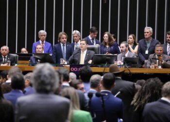 Congresso derruba veto de Lula e abre caminho para reduzir pena de Bolsonaro