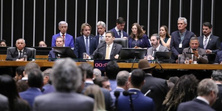 Congresso derruba veto de Lula e abre caminho para reduzir pena de Bolsonaro