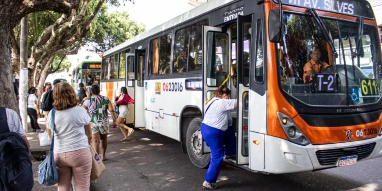 Nova linha de ônibus começa a operar na zona Leste de Manaus
