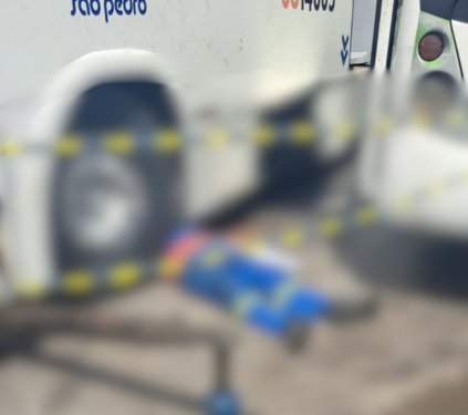 Mecânico é esmagado por ônibus - (Foto: Reprodução/Redes Sociais)