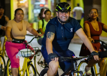Projeto Pedala Livre incentiva esporte e lazer com passeios noturnos em Manaus