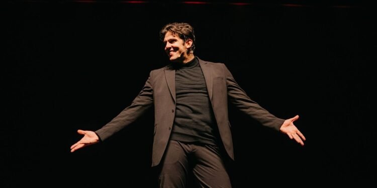 Rafael Infante traz “Terapia Infernal” a Manaus na véspera do feriado