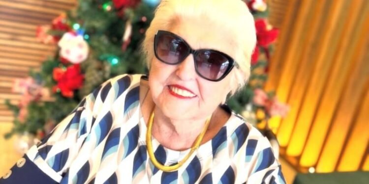 Morre Estelinha Bezerra, a 'Rainha do Batom', aos 96 anos