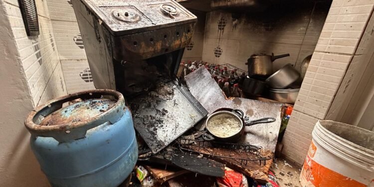 Vazamento de gás causa explosão e deixa homem ferido no bairro Petrópolis