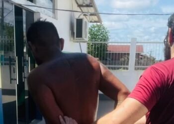 Homem é preso por descumprimento de medida protetiva contra a companheira em Tonantins