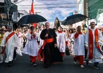 Procissão do Senhor Morto reúne fiéis em caminhada de fé no Centro de Manaus