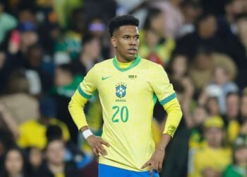 Estêvão sofre nova lesão e vira dúvida para a disputa da Copa