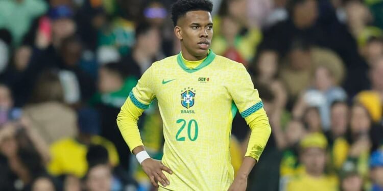 Estêvão sofre nova lesão e vira dúvida para a disputa da Copa