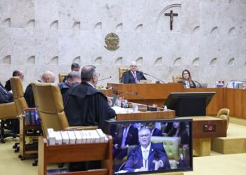 STF adia julgamento sobre mandato-tampão no governo do Rio