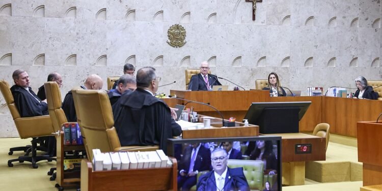 STF adia julgamento sobre mandato-tampão no governo do Rio
