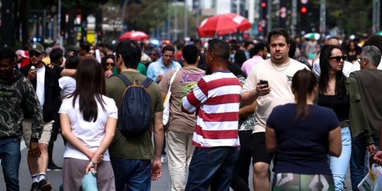 Bússola Moral: brasileiros consideram aborto, infidelidade, corrupção, fumar maconha e apostas como as maiores imoralidades